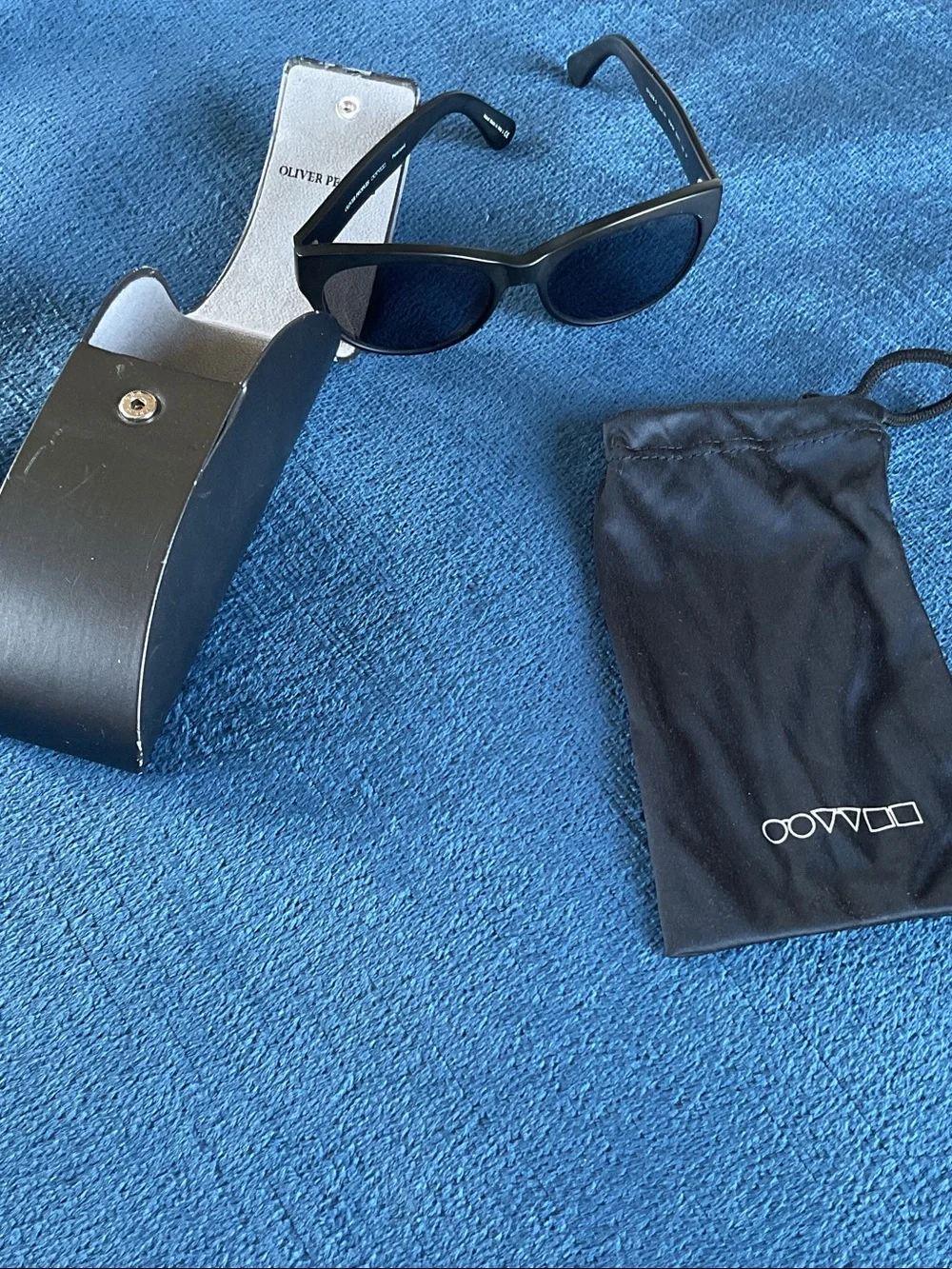Oliver Peoples Black Frame 5208-S Sunglasses with polarized Lenses made in Italy